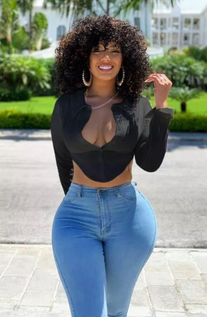 Black Curvy Women in jeans