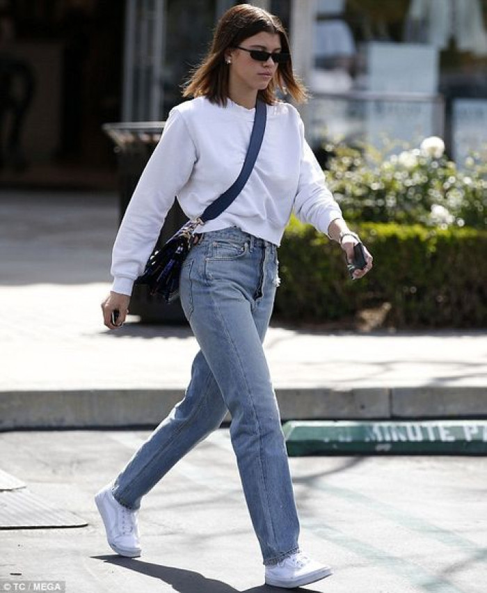 Outfit With White Vans