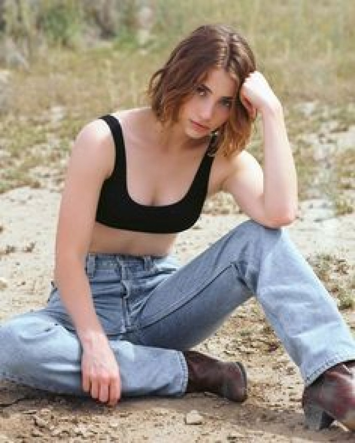 Emily Rudd sexy pics