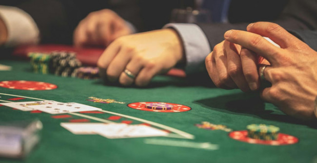 Casino Outfits To Rock At A Casino-Themed Party: Our Selection