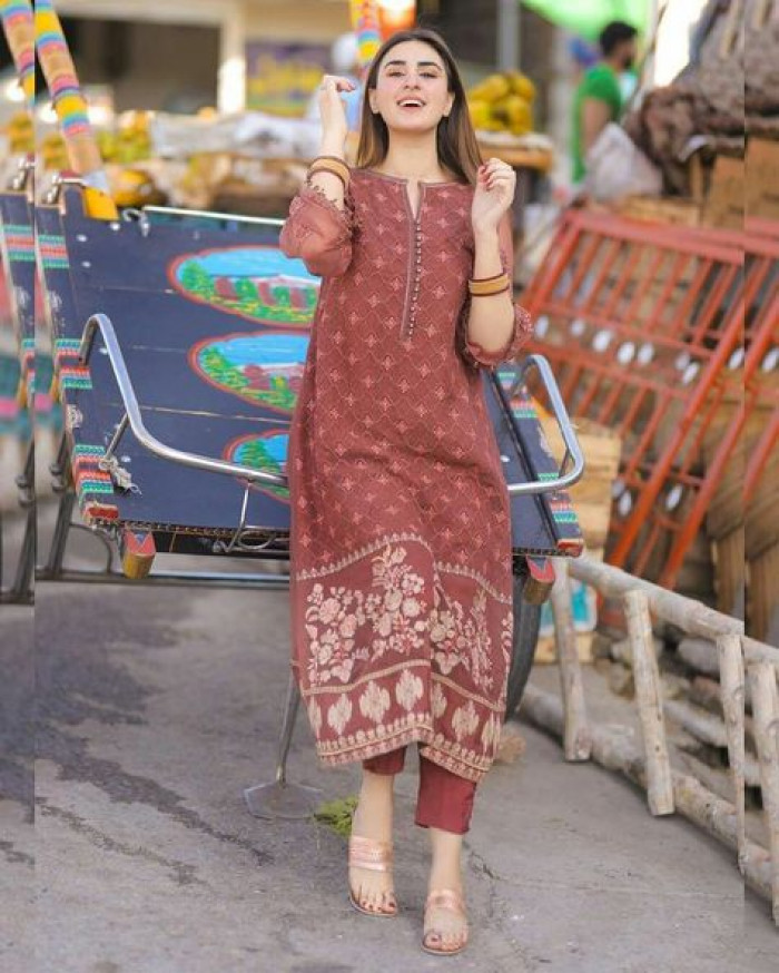 Simple look in red kurti