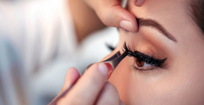 The Significance of Using High-Quality Adhesives in Eyelash Extensions